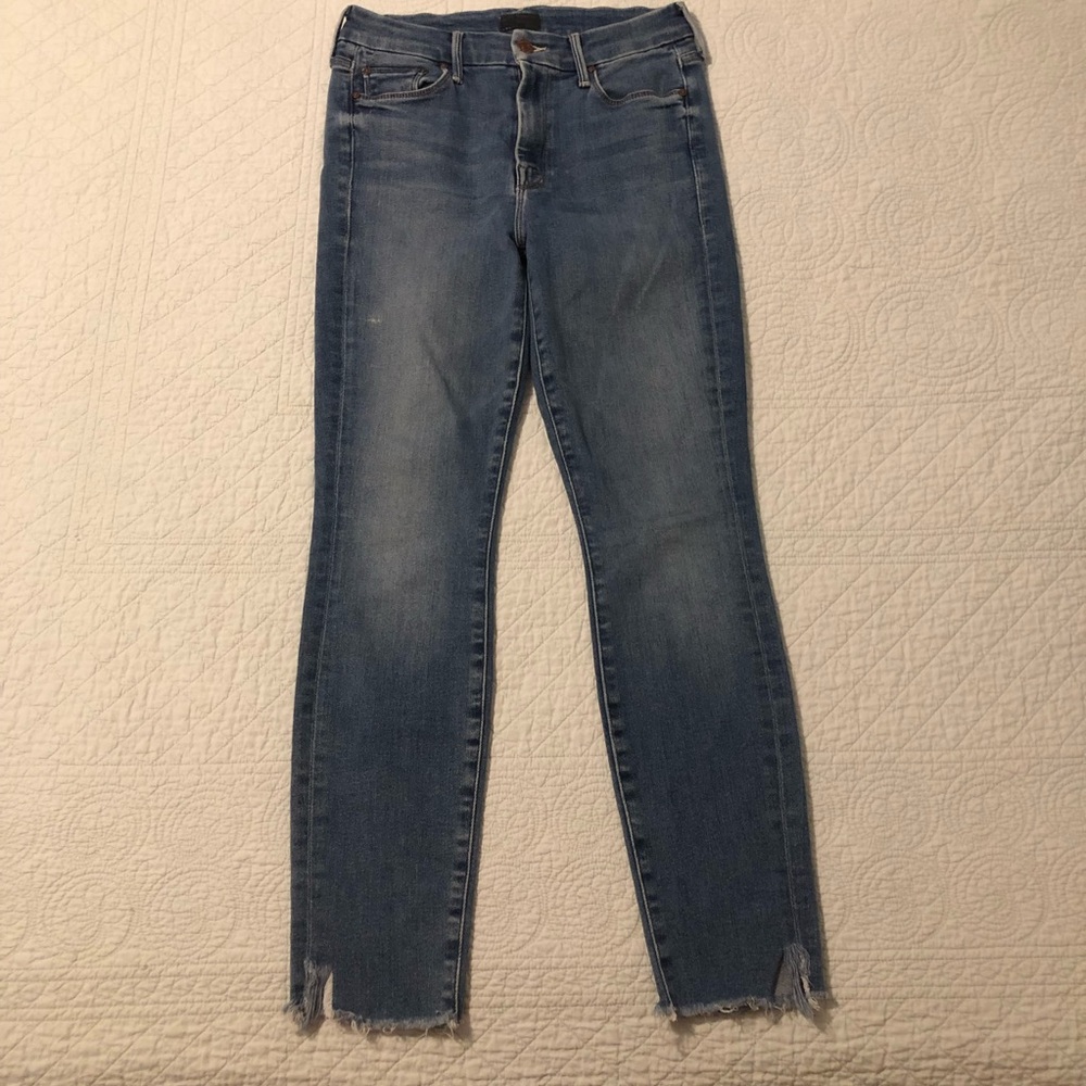 Mother The Looker ankle fray. Size 26